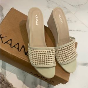 Kaanas Pipa Wedge Sandals